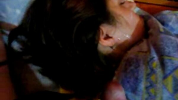 Бисексуалец ѝ дава вежба на секси девојката Шанел Сантини и го заби анусот