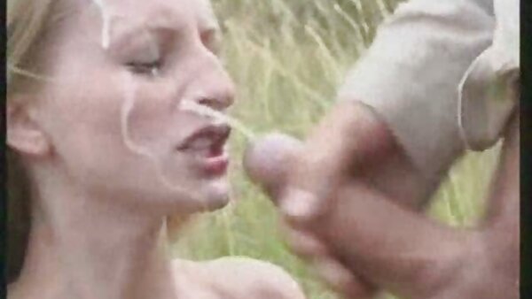 Прекрасната русокоса Силвија Лорен заведува пиле и и ја јаде мократа пичка