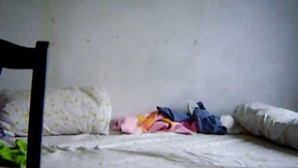 Тајванската курва рапунзел Енџ Венера е зафатена со скокоткање на мократа пичка